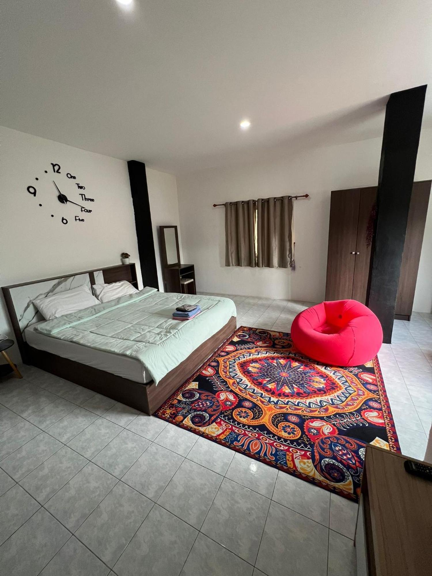 Lo Sfizio Hotel Patong Exterior photo