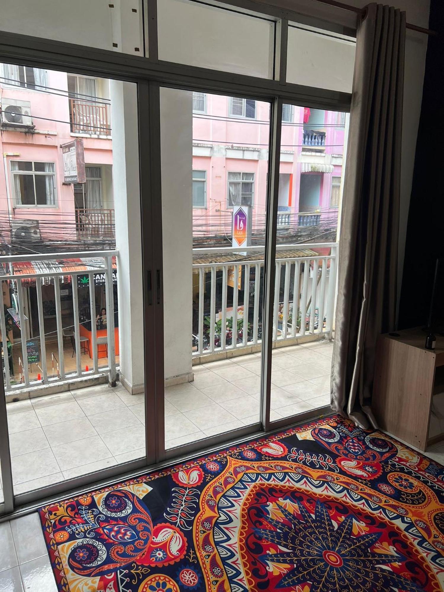 Lo Sfizio Hotel Patong Exterior photo